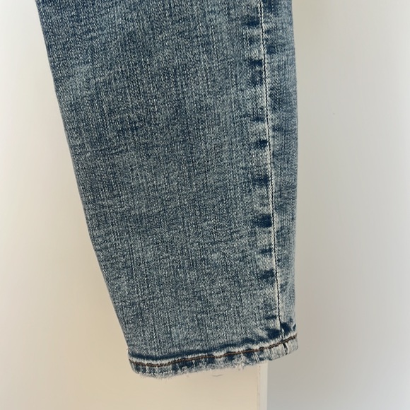 Abercrombie High Rise Super Skinny Ankle Jean - Picture 3 of 3